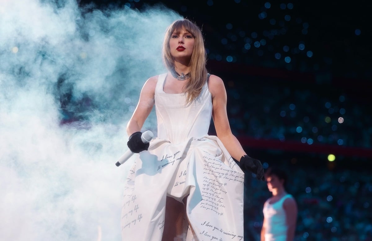 Taylor Swift mengungkapkan rasa terima kasihnya kepada Hugh Grant atas pujiannya setelah menghadiri pertunjukan kedua Eras Tour di London. 