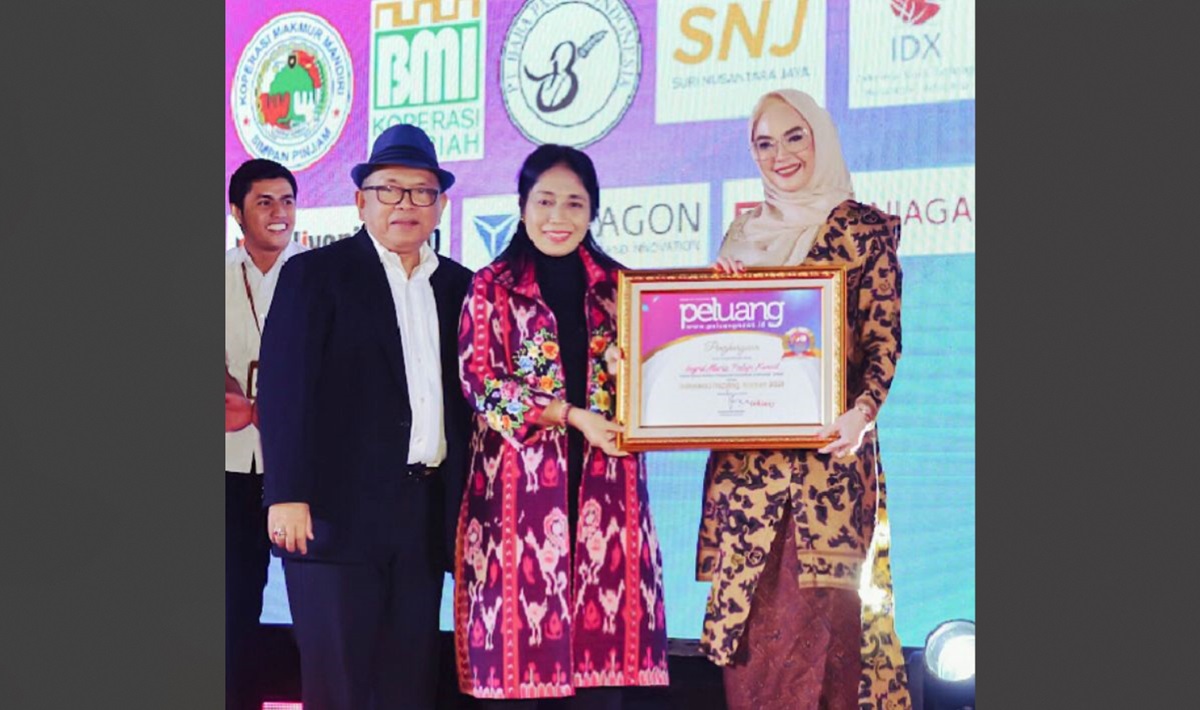 Ingrid Kansil saat menerima penghargaan sebagai salah satu dari 100 perempuan menginspirasi di Indonesia.