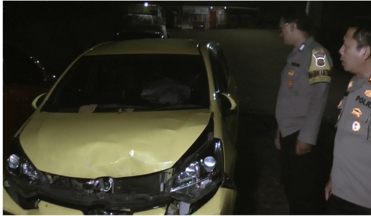 Mobil yang terlibat kecelakaan.