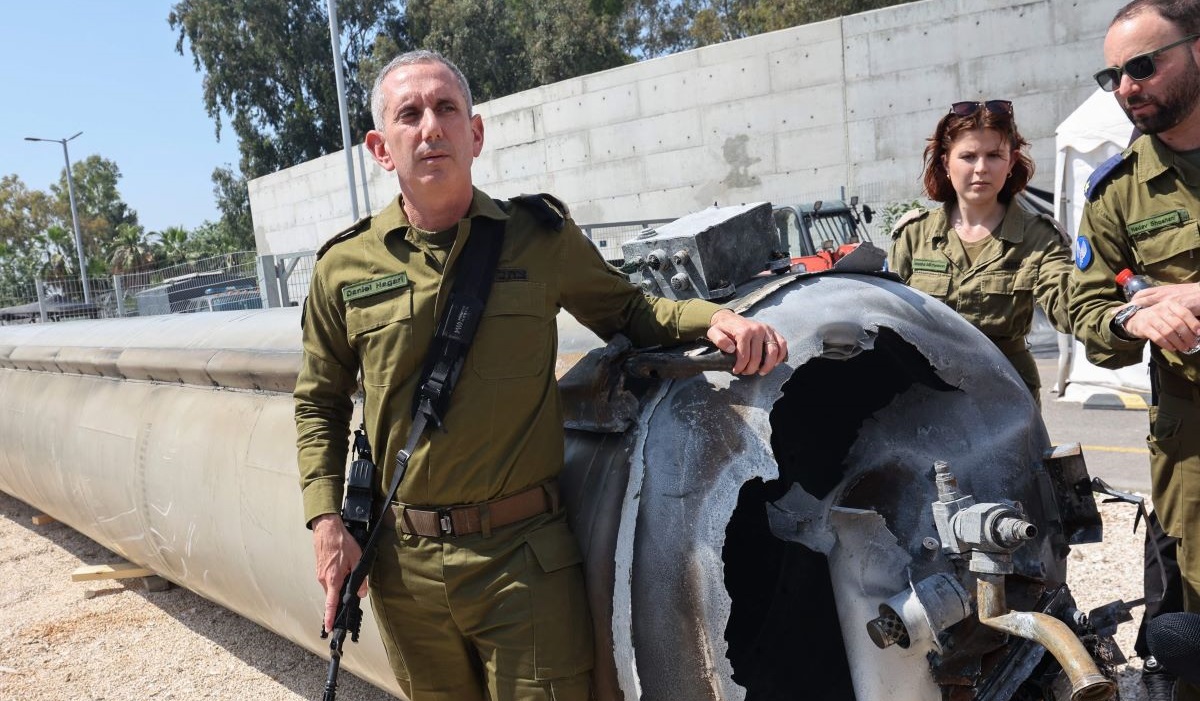 Daniel Hagari (kiri).