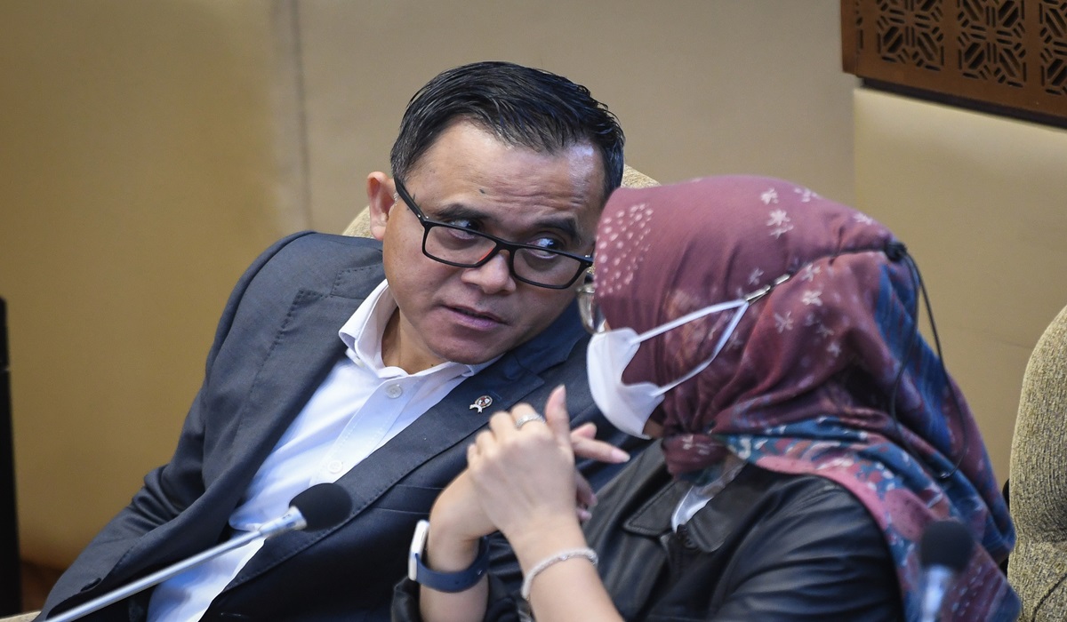 Menteri Pendayagunaan Aparatur Negara dan Reformasi Birokrasi (PANRB) Abdullah Azwar Anas (kiri) 