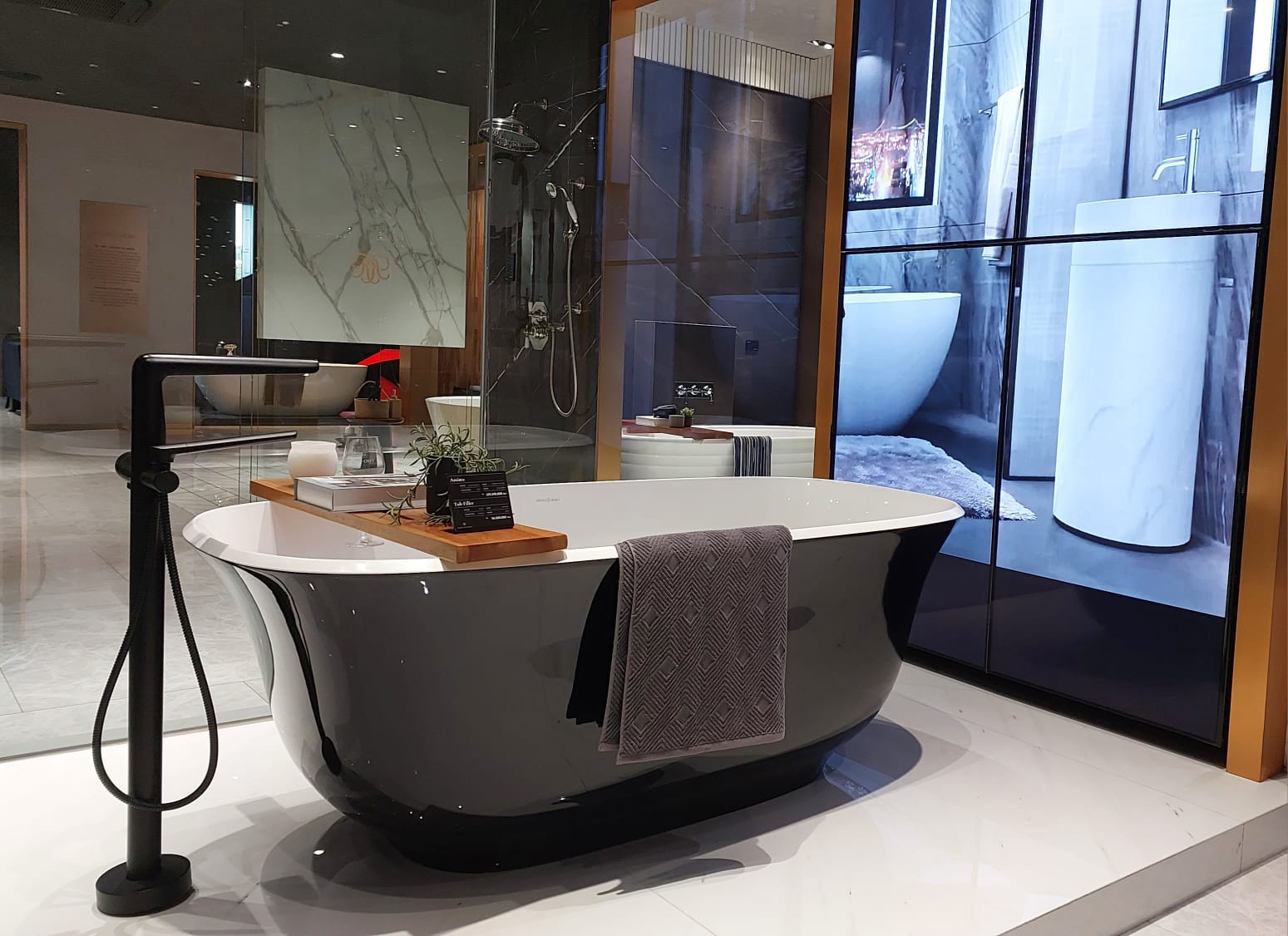 Bathtub keluaran Victoria + Albert.