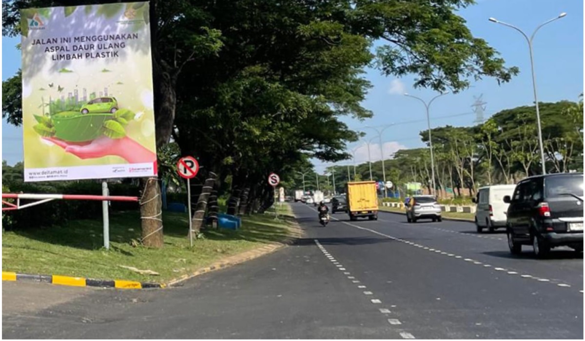 Jalan yang menggunakan aspal limbah plastik. 