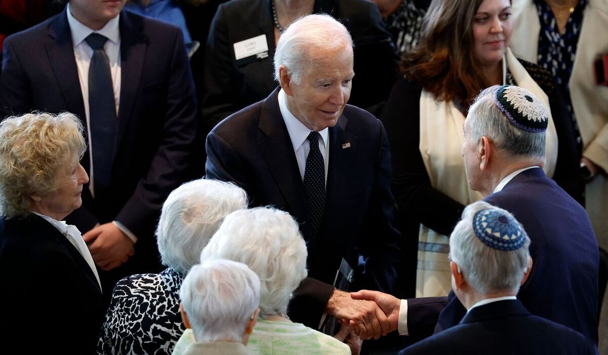 Presiden AS, Joe Biden (tengah).