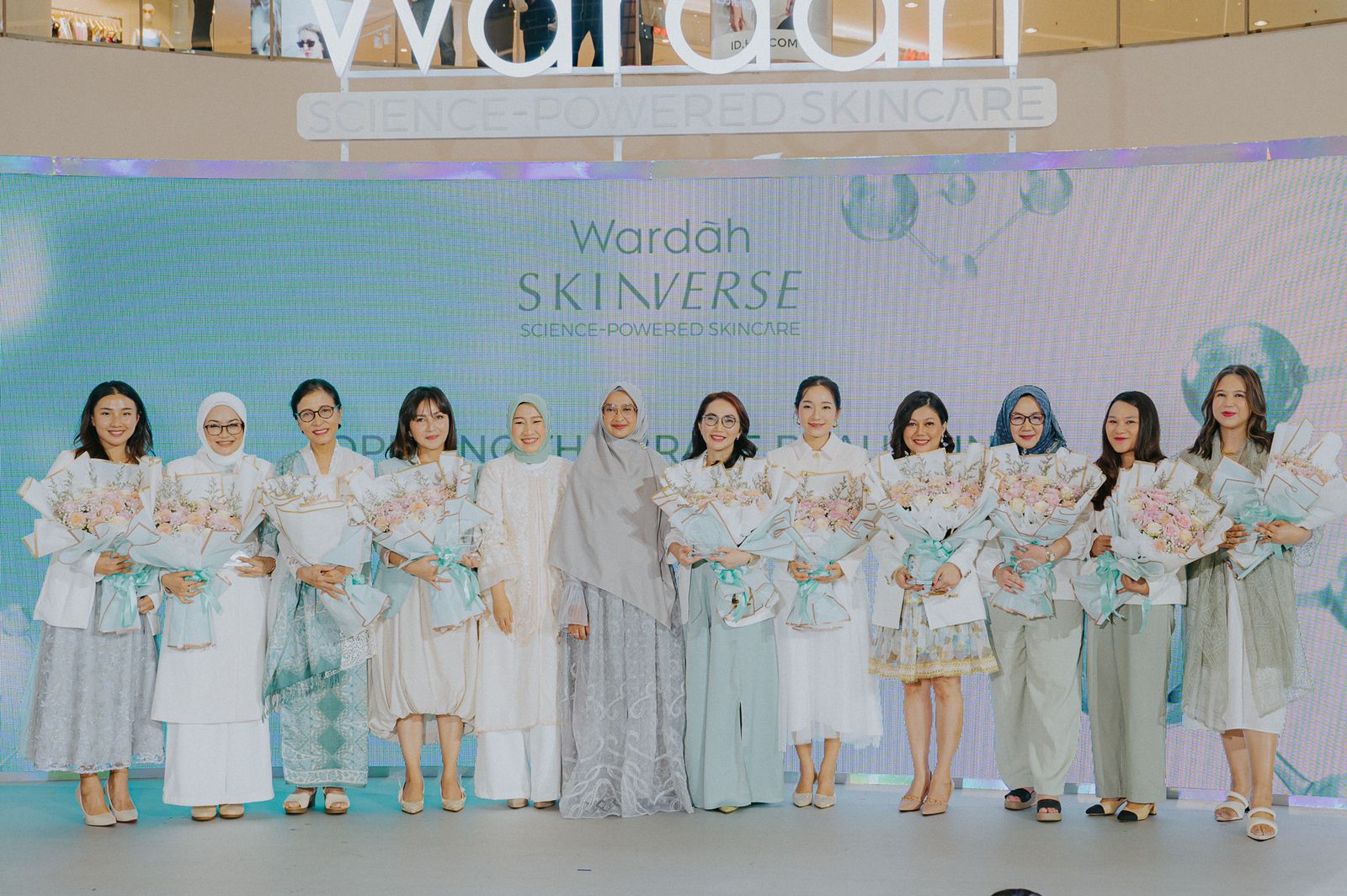 Acara apresiasi untuk para perempuan peneliti dan edukator kesehatan kulit.  