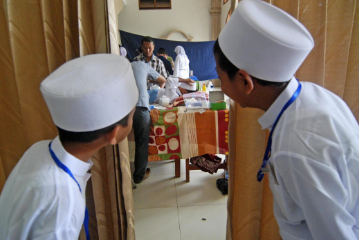 Puluhan Anak Ikuti Kegiatan Khitan Massal di Musim Liburan Sekolah