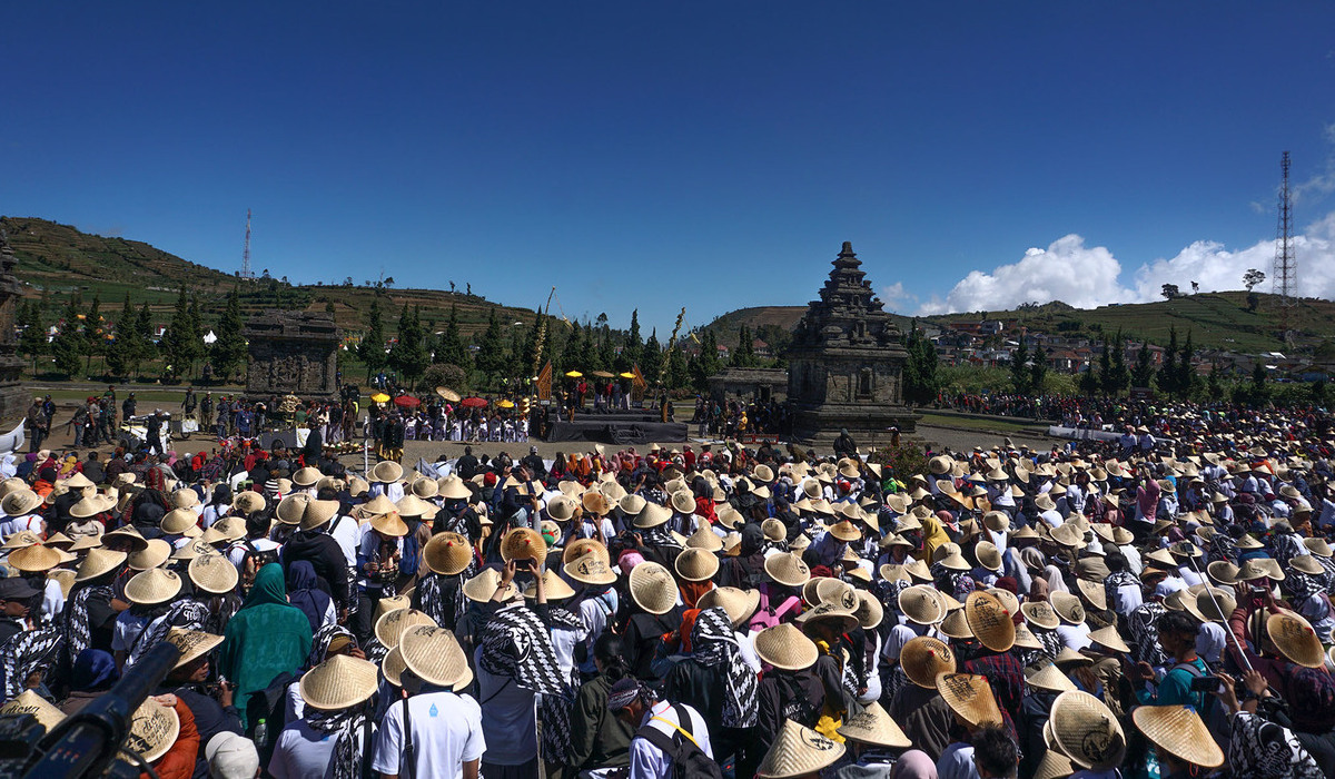 Ribuan pengunjung menyaksikan gelaran Dieng Culture Festival.