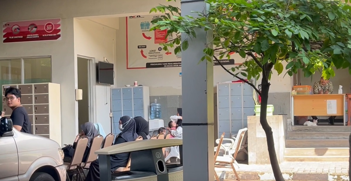 Pada Idul Adha, sejumlah tahanan KPK menerima kunjungan dari keluarga mereka di rumah tahanan Gedung Merah Putih. 