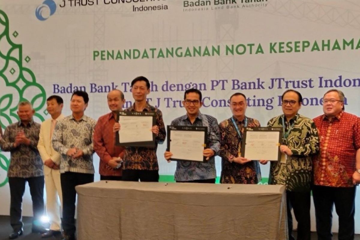 Penandatanganan kerja sama antara Badan Bank Tanah dan JTrust Group