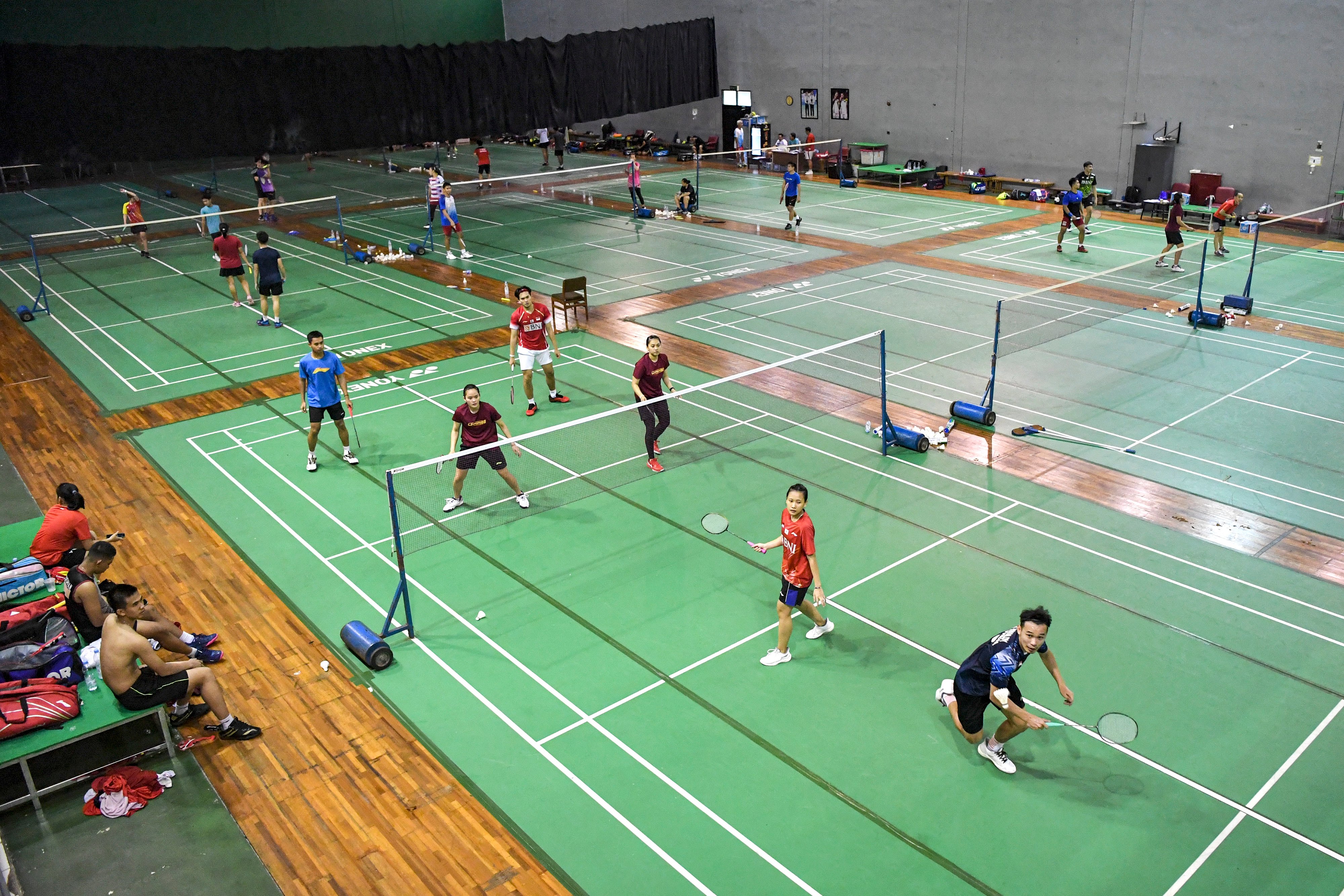 Sejumlah pebulu tangkis berlatih di Pemusatan Latihan Nasional (Pelatnas) Bulu Tangkis di PBSI Cipayung