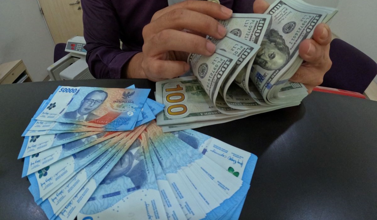 Nilai tukar rupiah terhadap dolar Amerika Serikat. 