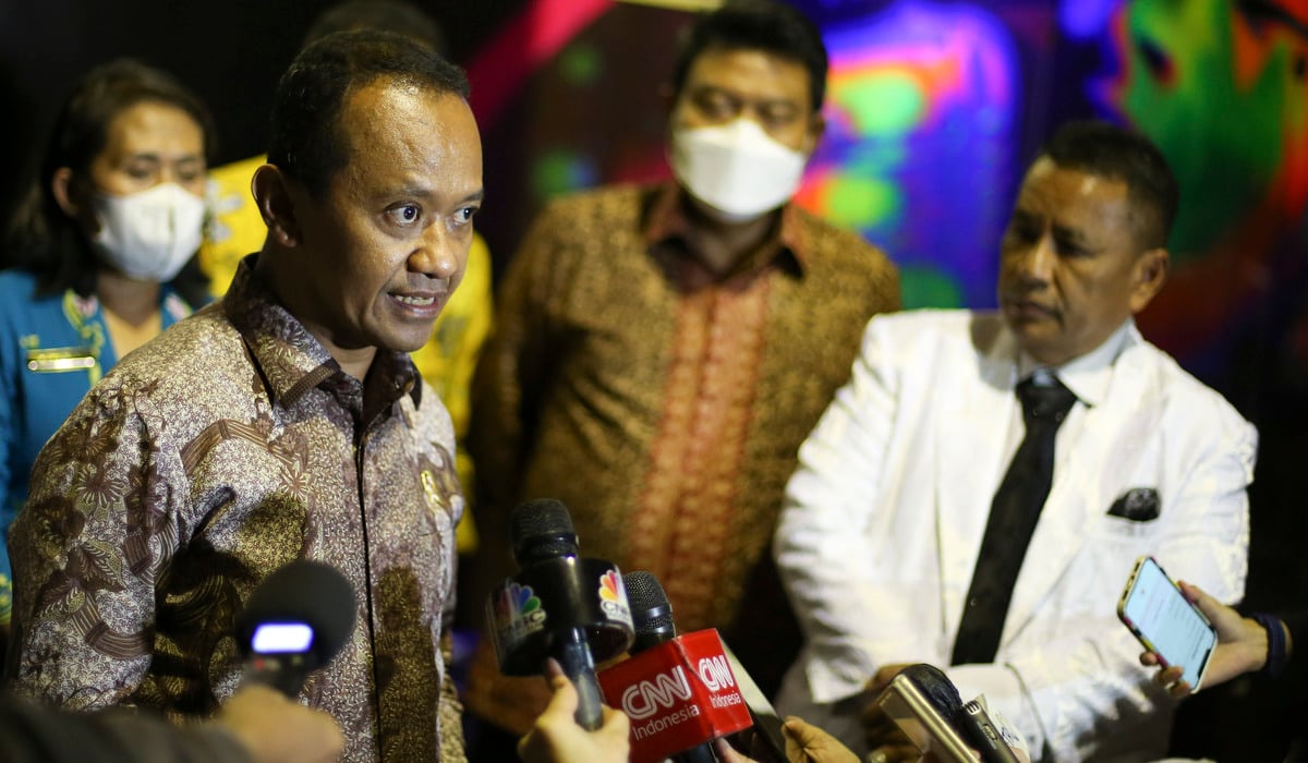 Menteri Investasi-Kepala Badan Koordinasi Penanaman Modal (BKPM) Bahlil Lahadalia (kiri).