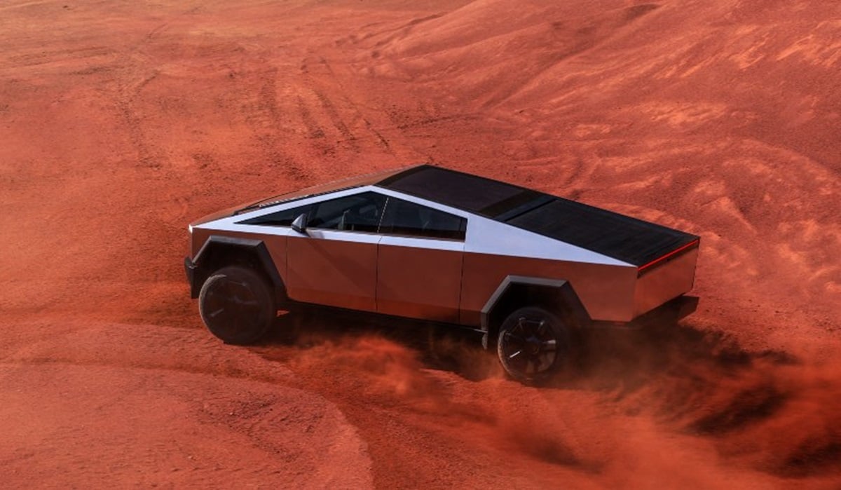 Video viral menunjukkan armada baru Cybertrucks milik Elon Musk yang dicoret-coret dengan kata-kata kasar di Fort Lauderdale, Florida