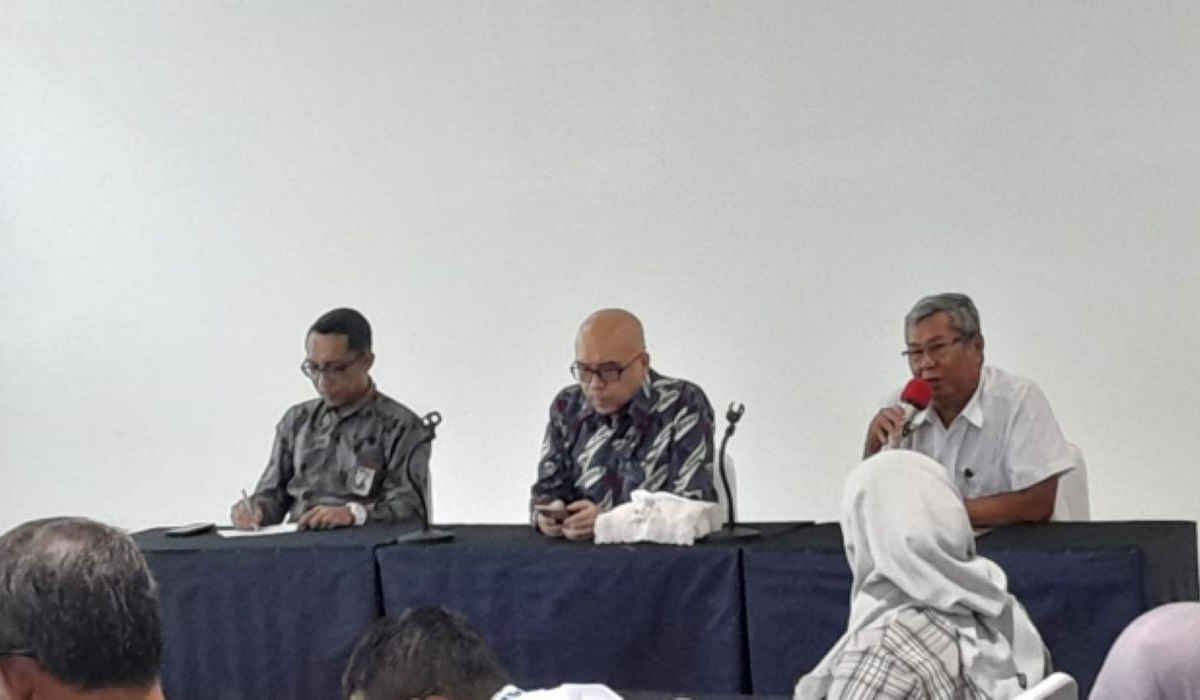 Para praktisi industri tekstil dalam negeri mendiskusikan nasib terpuruk industri TPT di Solo.