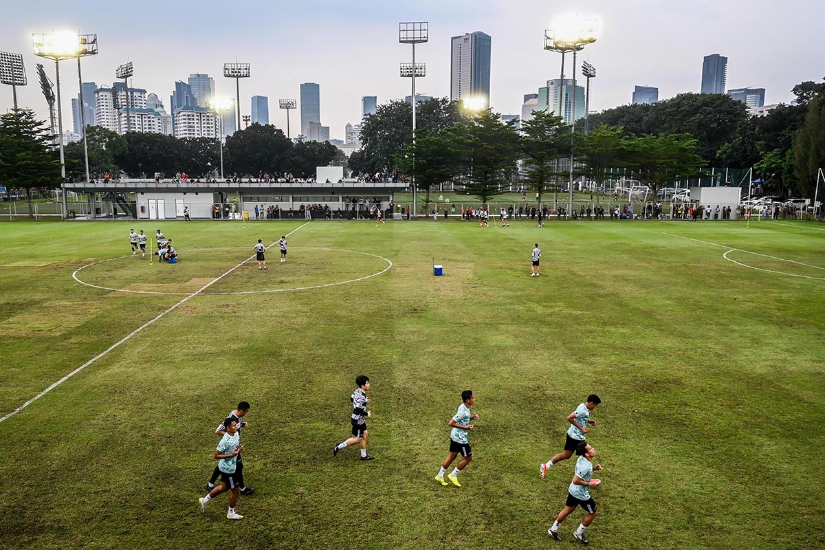 Sejumlah pesepak bola Timnas Indonesia berlatih di Lapangan ABC Senayan, Jakarta, Selasa (28/5/2024).