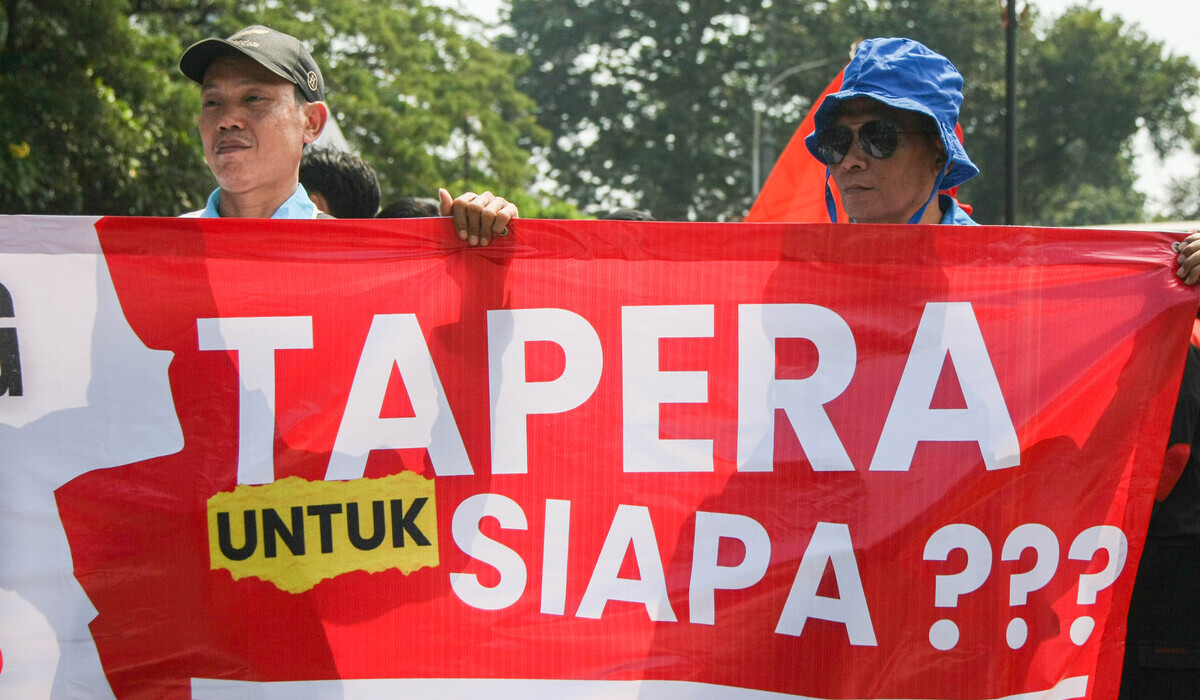 Massa buruh dari berbagai organisasi berunjuk rasa menolak iuran Tapera.