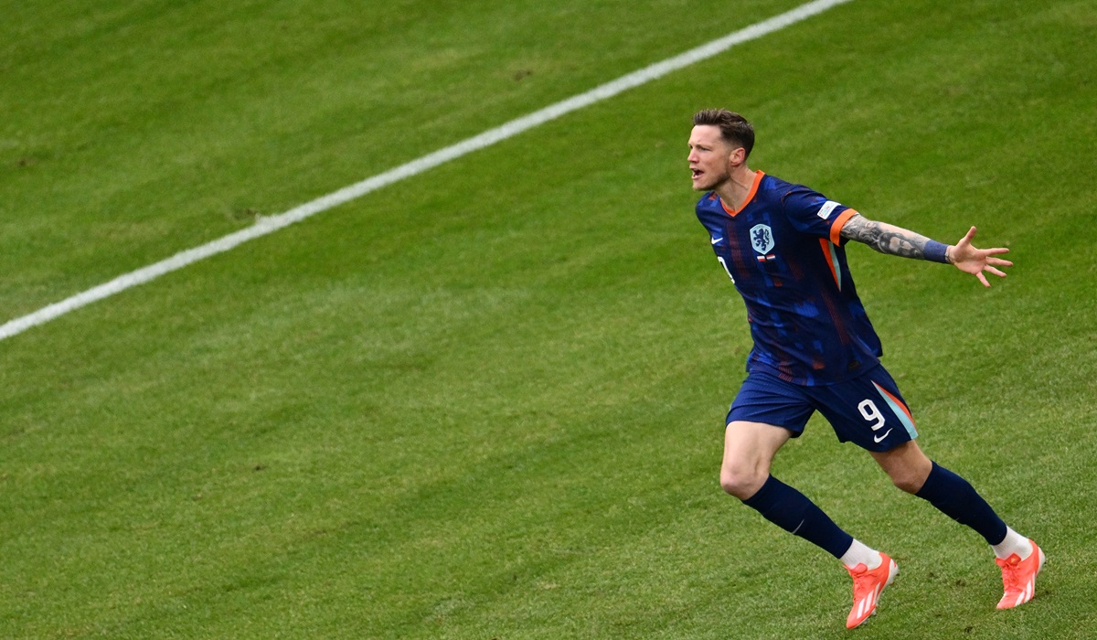 Penyerang timnas Belanda Wout Weghorst melakukan selebrasi usai mencetak gol ke gawang Polandia di laga Euro 2024.