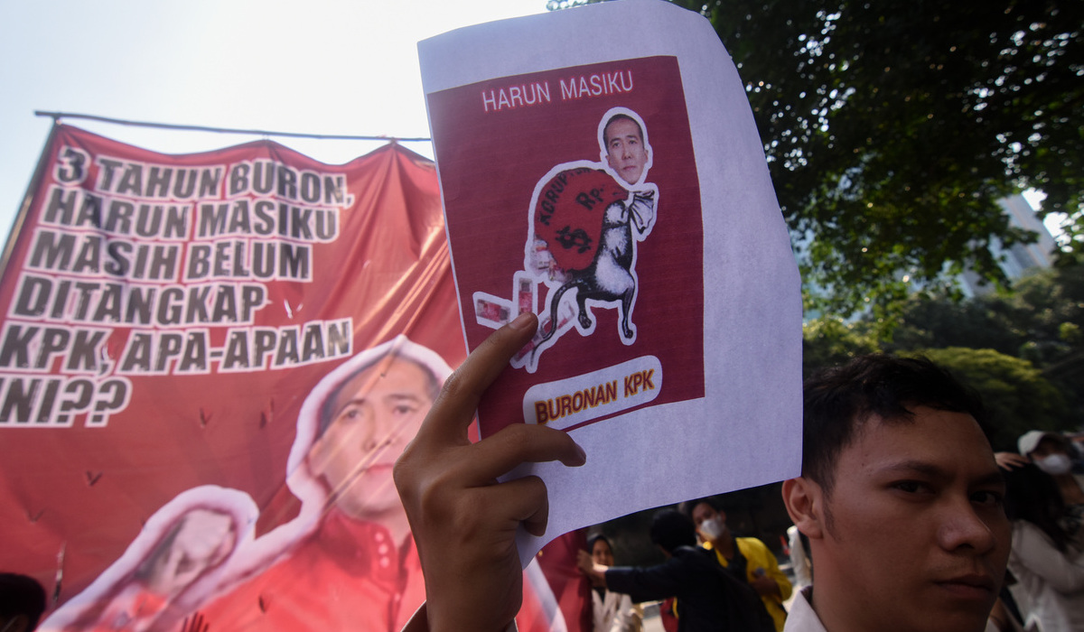Solidaritas BEM Indonesia saat demo menuntut penangkapan Harun Masiku di depan Gedung KPK Jakarta.