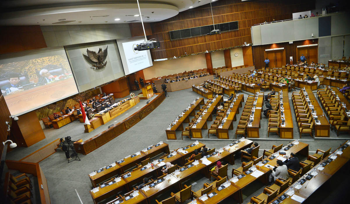 Ilustrasi rapat paripurna sepi, 172 anggota dewan izin