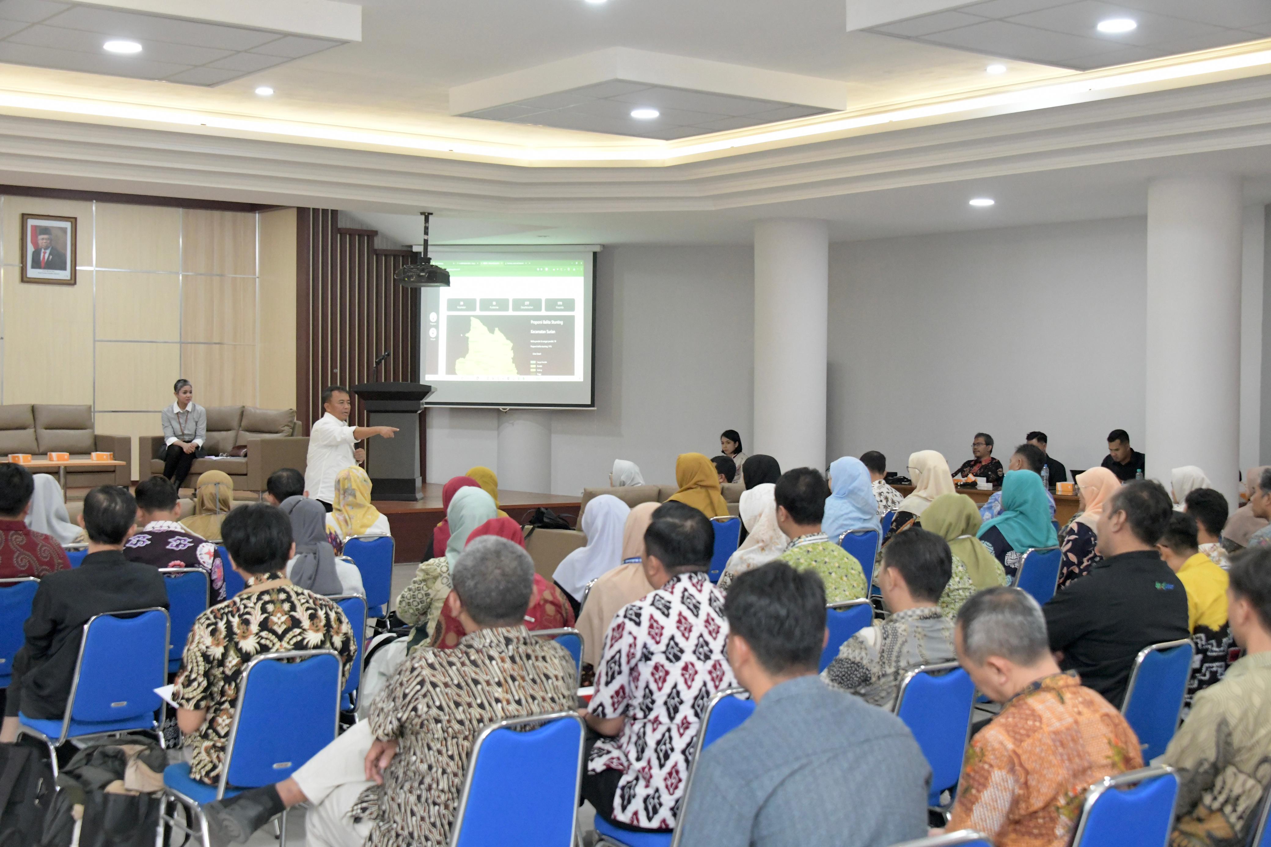 Sekda Jawa Barat Herman Suryatman saat berbicara dalam FGD soal stunting yang digelar BRIN