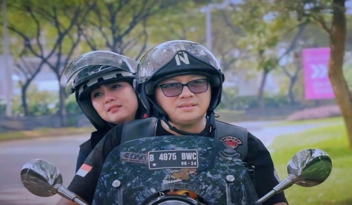 Adegan dalam video musik Menyesal