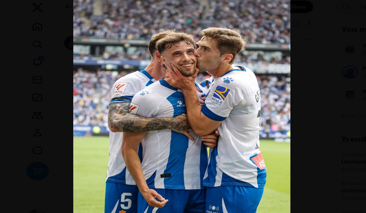 Para pemain Espanyol melakukan selebrasi usai mencetak gol ke gawang Oviedo di laga final playoff promosi ke La Liga.