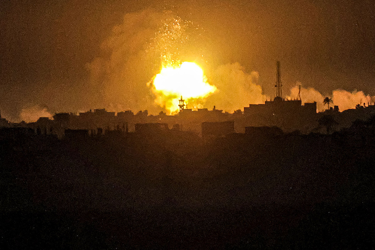 Ilustrasi ledakan bom di Jalur Gaza.