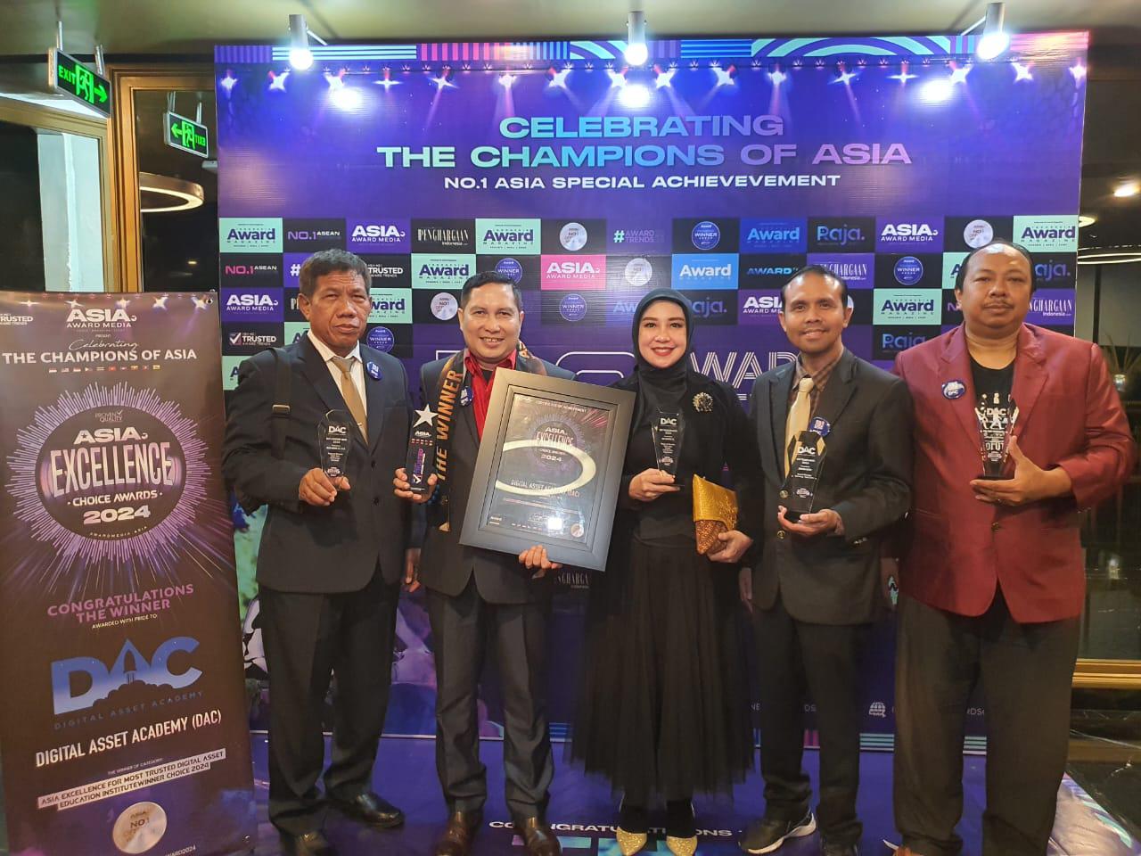 Penghargaan Asia Excellence for Most Trusted Digital Asset Education Institute Winner Choice 2024.