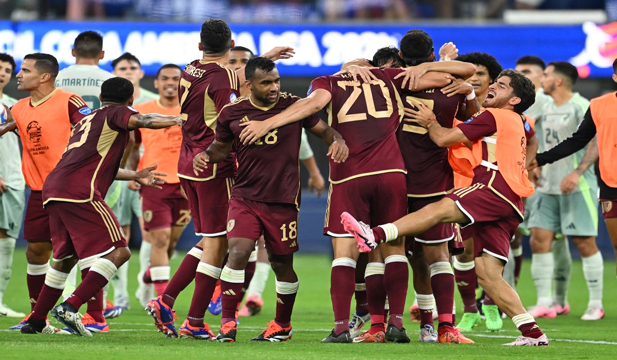 Para pemain timnas Venezuela melakukan selebrasi usai menang atas timnas Meksiko di laga Copa America.