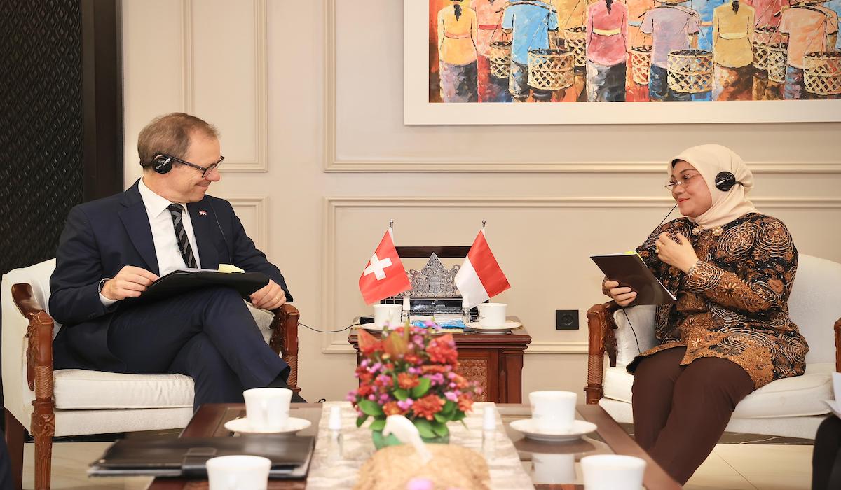 Menaker Ida Fauziah dan Dubes Swiss berbincang terkait kerja sama ketenagakerjaan