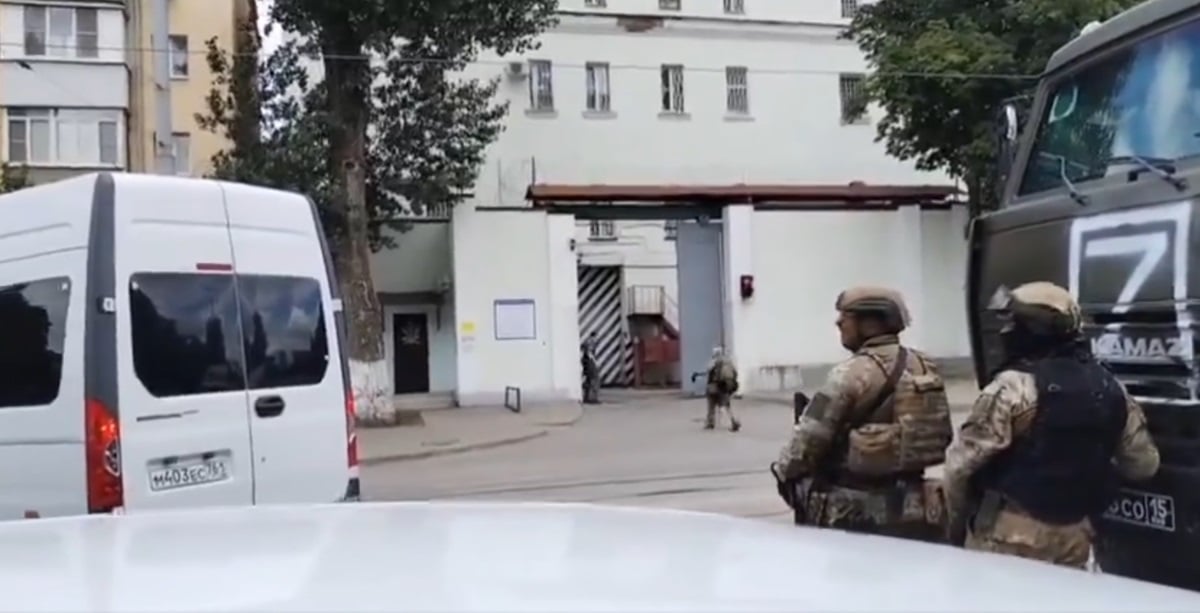 Pasukan khusus Rusia berhasil bebaskan dua penjaga penjara yang disandera enam tahanan di pusat penahanan pra-persidangan di Rostov-on-Don