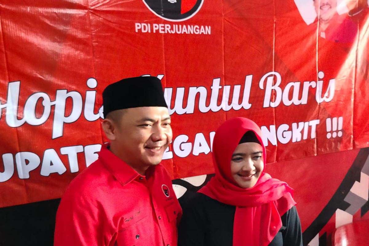 Kader PDI Perjuangan Hutri Agus Mardiko (kiri) dan istrinya, Dewi Aryani, ingin maju di Pilkada 2024.