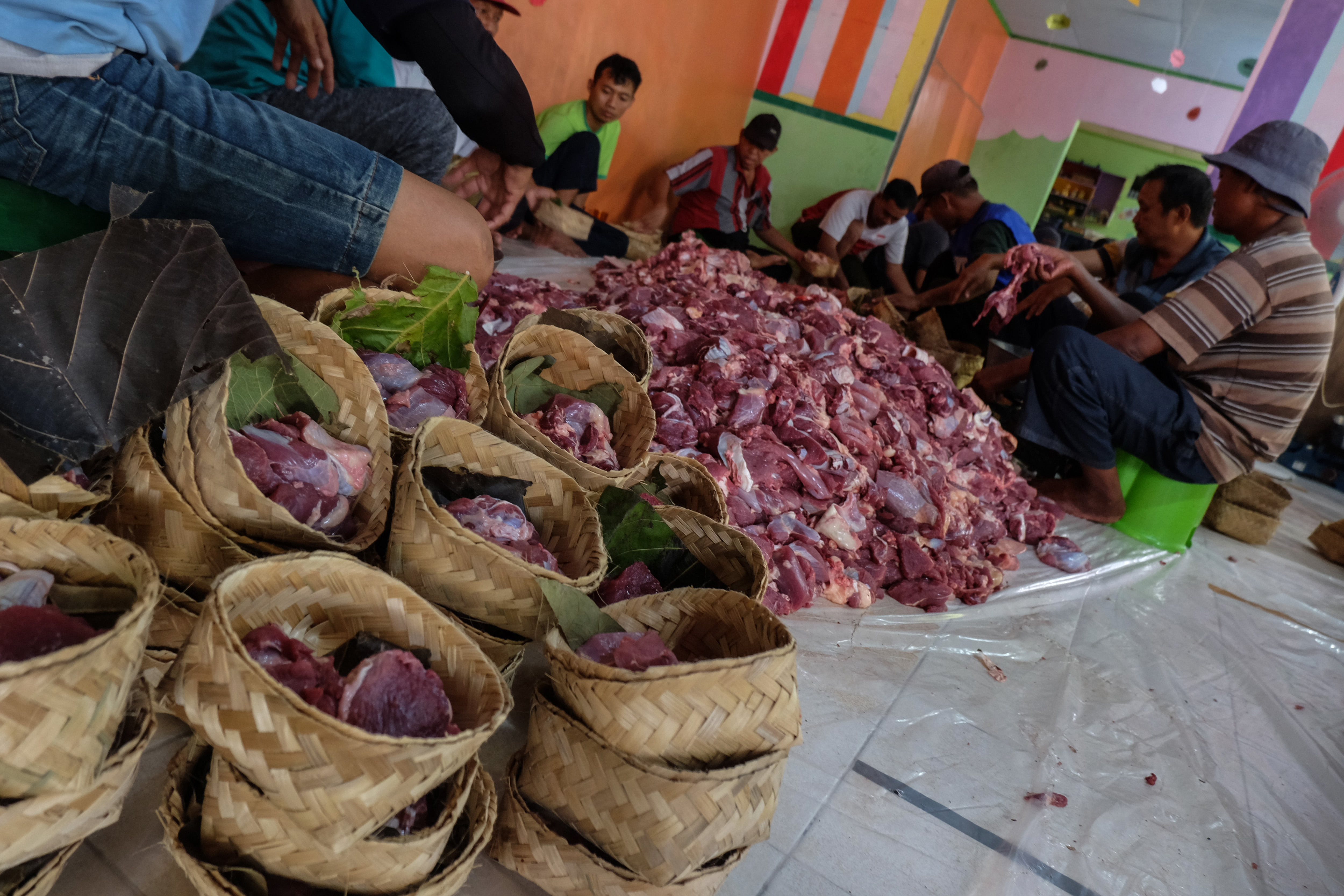 ilustrasi: Penyembelihan dan distribusi daging kurban. 