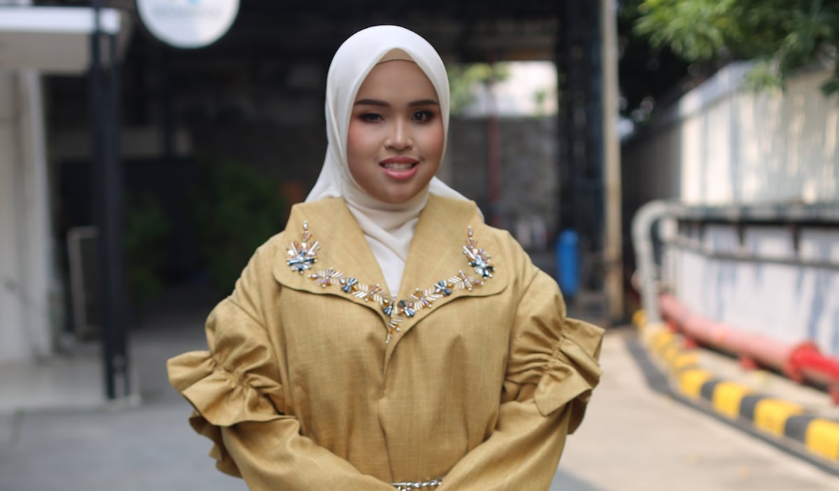 Penyanyi Putri Ariani