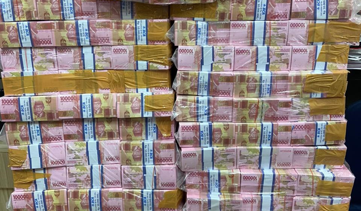 Uang palsu siap edar.