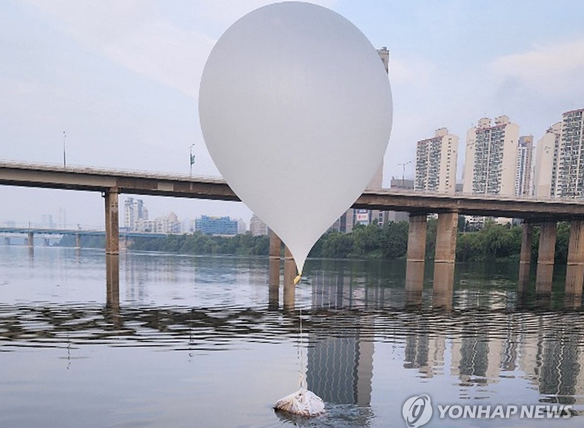 Korea Utara Meluncurkan 300 Balon Sampah ke Korea Selatan