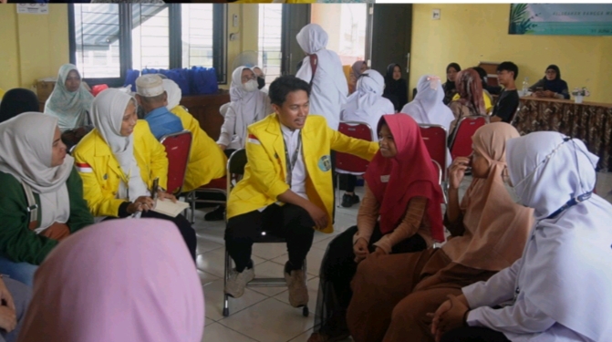 Edukasi kepada para Kader Kesehatan Jiwa (KKJ) terkait stigma gangguan jiwa. 