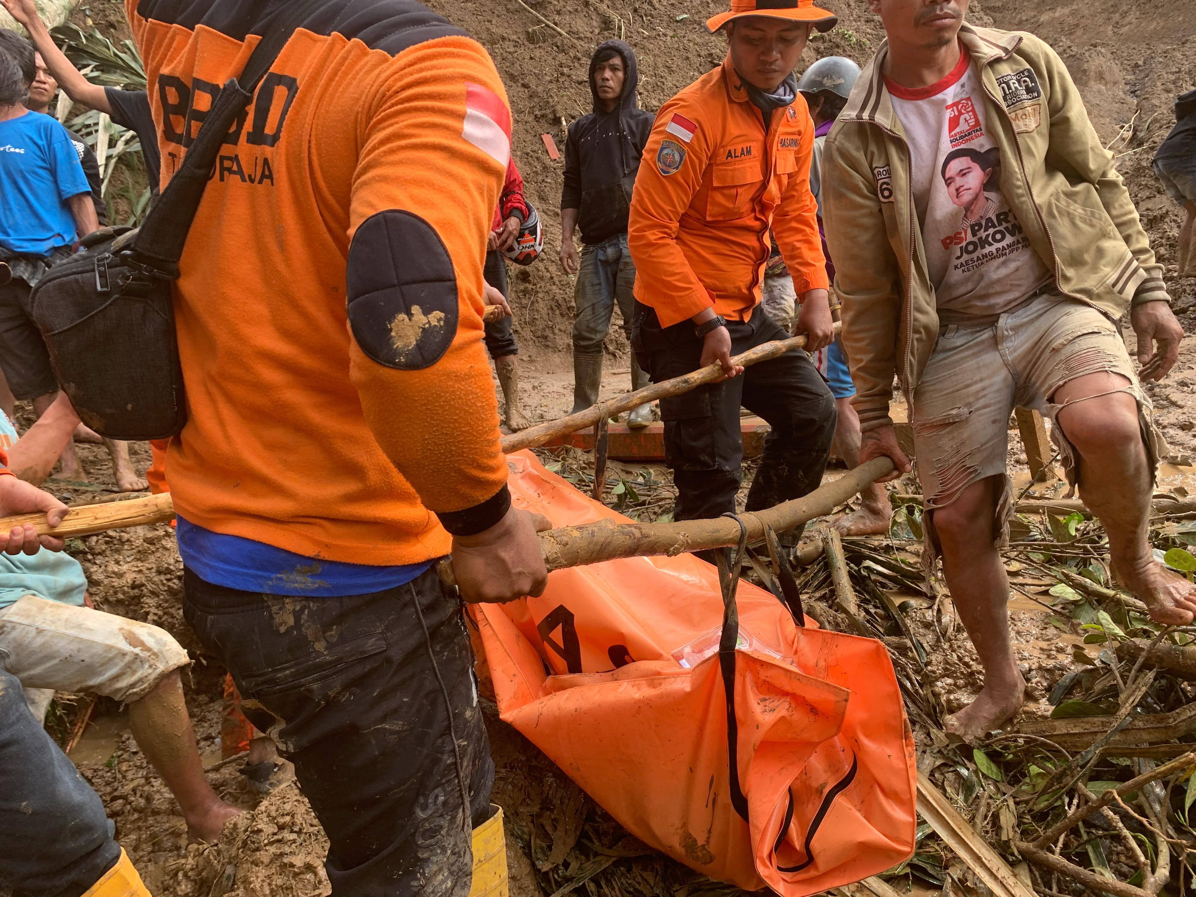 ilustrasi Tim SAR Evakuasi WNA yang Jatuh di Bukit Anak Dara Lombok