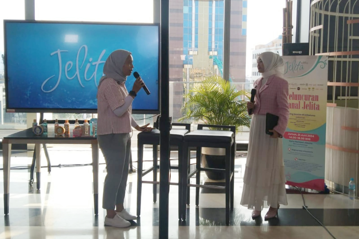 Seorang Fashion Desainer, Rizka Ade membagikan tipsnya untuk sukses dalam berbisnis bagi perempuan