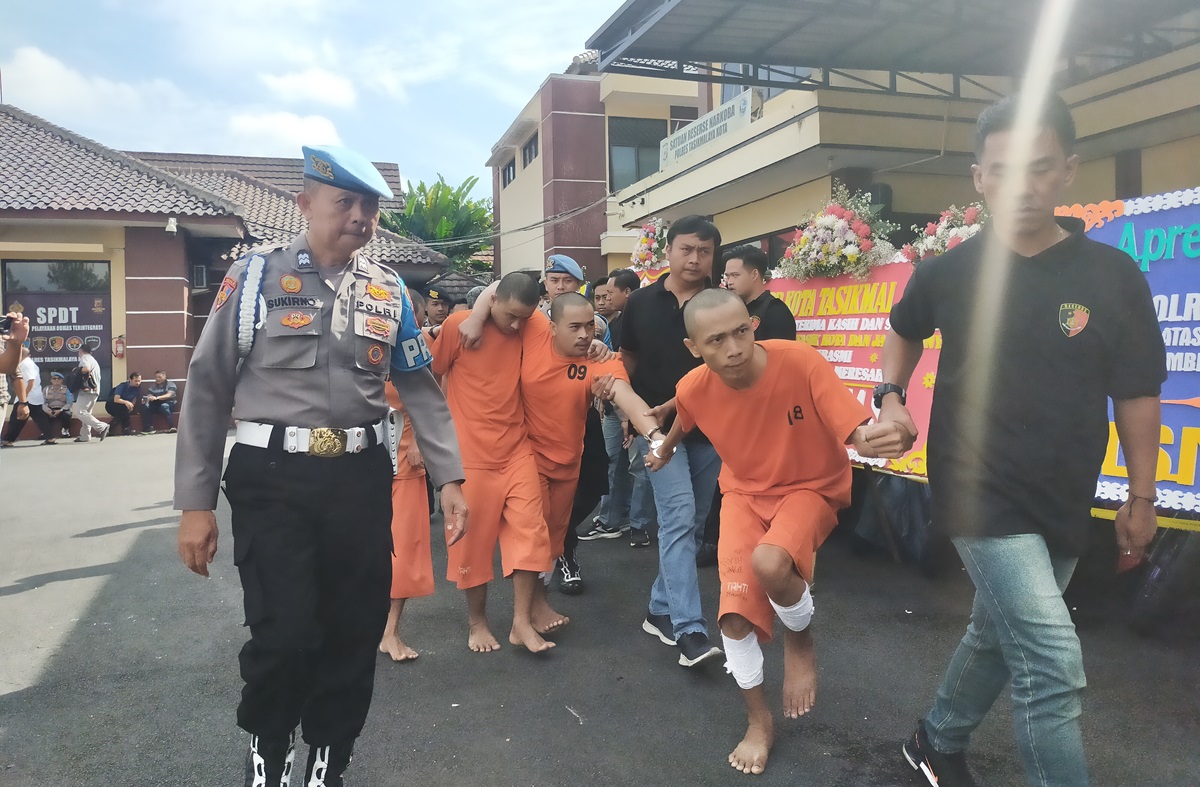 Tiga dari lima tersangka pencurian kendaraan bermotor di Kota Tasikmalaya, ditembak Satuan Reserse Kriminal Polres Tasikmalaya
