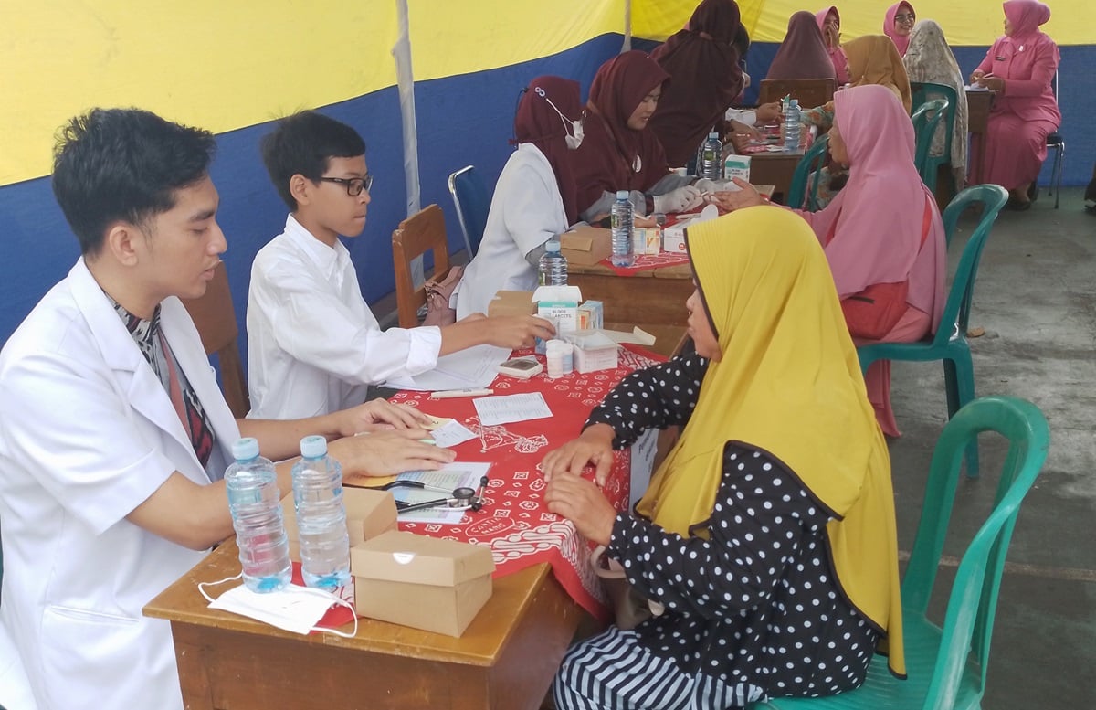 Yayasan Ibnu Abbas Klaten telah membuka Klinik Pratama Rawat yang menyediakan layanan kesehatan umum, gigi, dan kesehatan ibu dan anak.