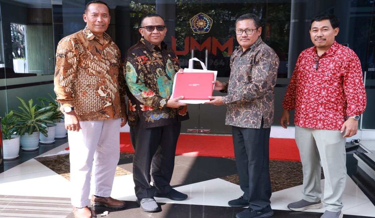 Lulusan kuliah bersiap di dunia usaha