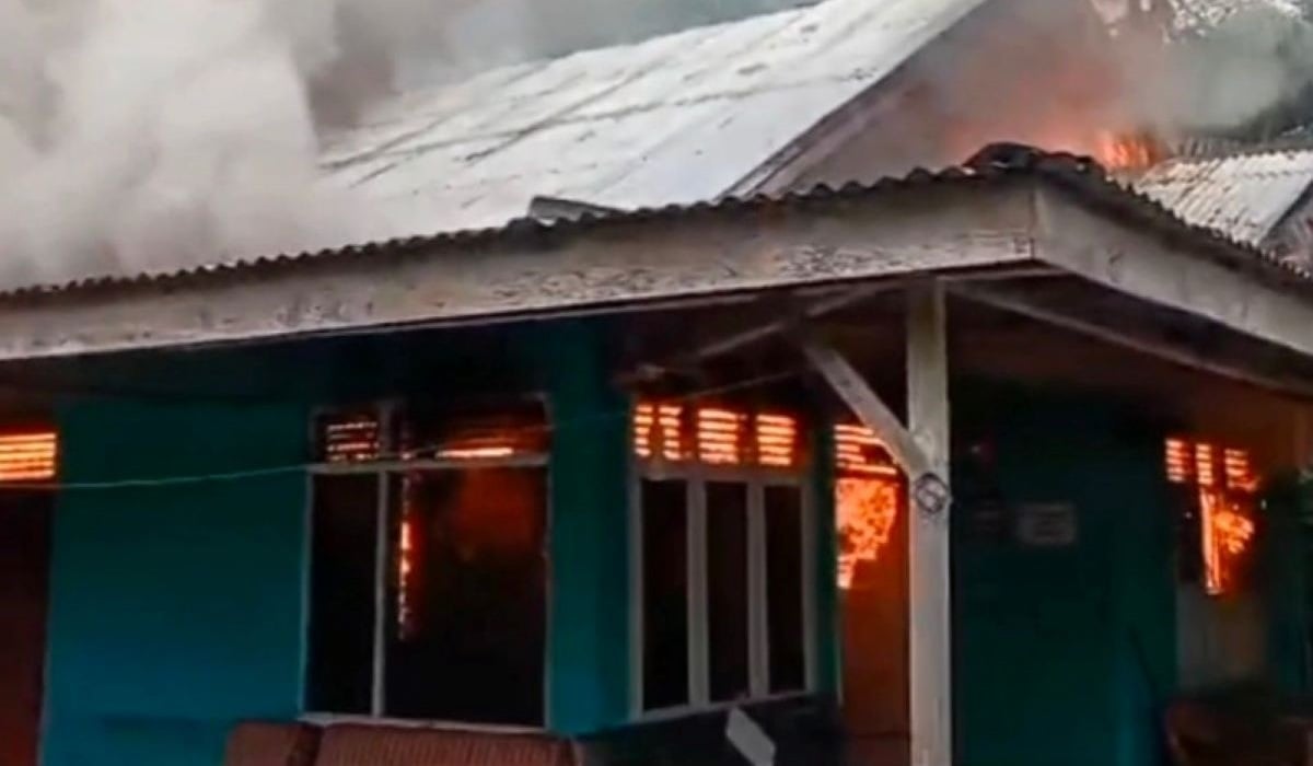 Lelaki dengan Gangguan Jiwa di Bireuen Bakar Rumah Sendiri