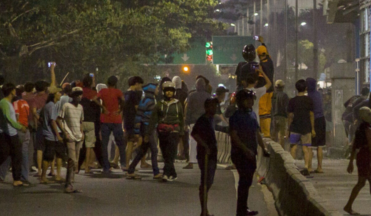 Ilustrasi keributan dan tawuran warga.