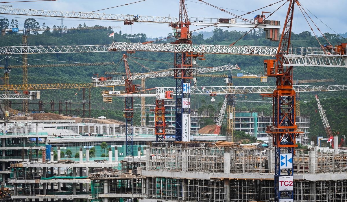 Suasana pembangunan di Kawasan Inti Pusat Pemerintahan (KIPP) Ibu Kota Nusantara (IKN), Kabupaten Penajam Paser Utara, Kalimantan Timur.