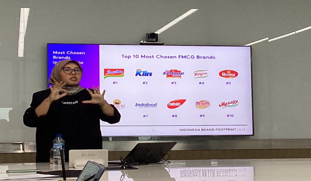Senior Marketing dari Kantar Indonesia Worldpanel Division Corina Fajriyani saat menjelaskan mengenai merek FMCG. 