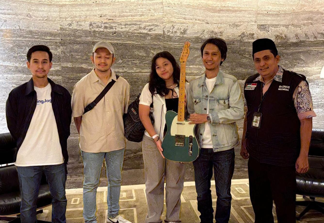 Eross Sheila On 7 melelang gitarnya untuk bantu Palestina