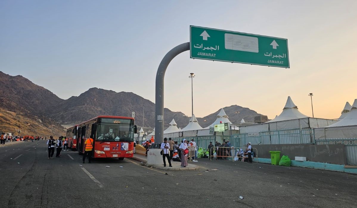 Jemaah haji nafar awal siap bergerak menuju Mekah, Selasa (18/6). Mereka sudah meninggalkan mina sebelum matahari tenggelam.