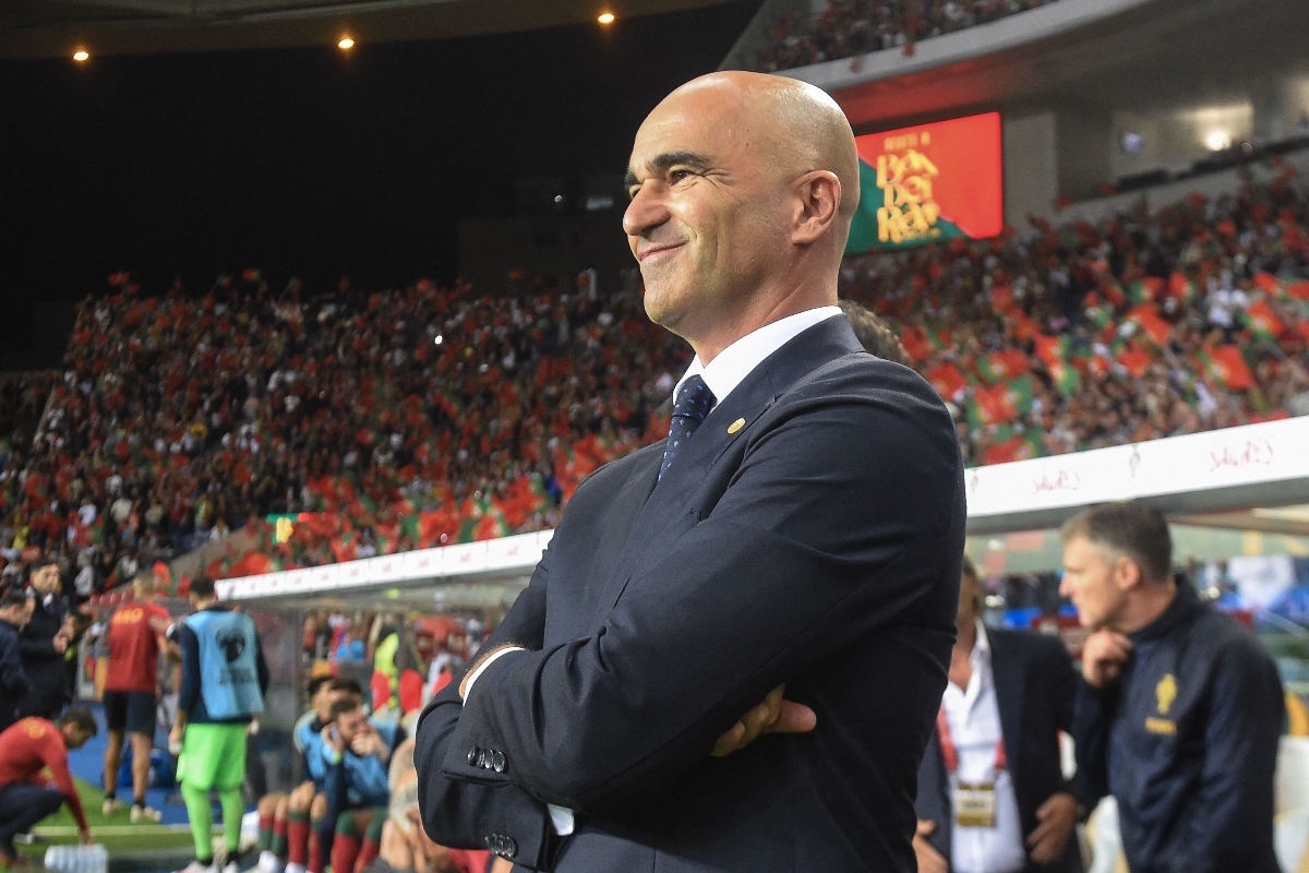 Pelatih kepala Portugal asal Spanyol Roberto Martinez menyaksikan pertandingan sepak bola kualifikasi grup A putaran pertama EURO 2024 antar