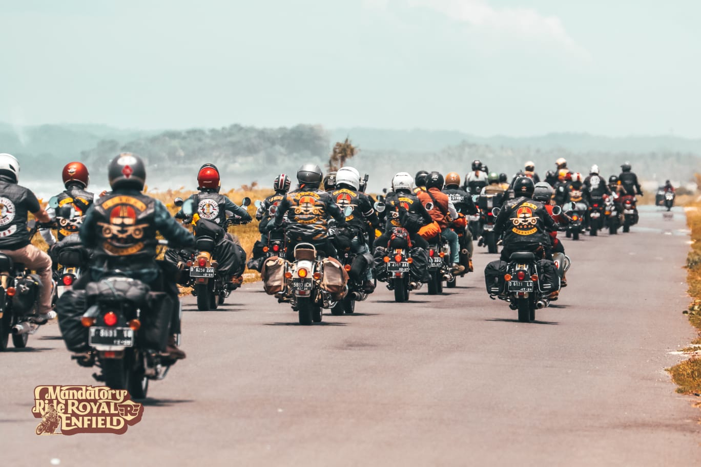 Pengguna motor Royal Enfield menggelar kegiatan di Cianjur